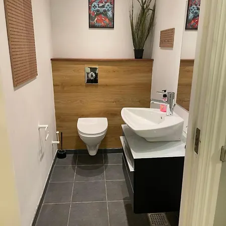 Apartamento 7-bedroom With 2x Private Parking Aalborg