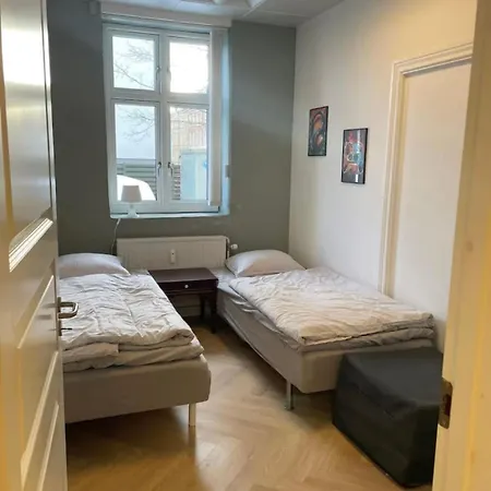 7-bedroom With 2x Private Parking אולבורג