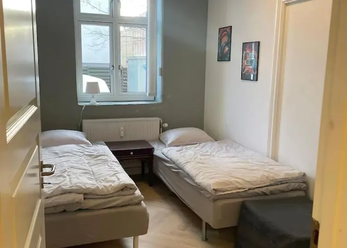 7-bedroom With 2x Private Parking Aalborg