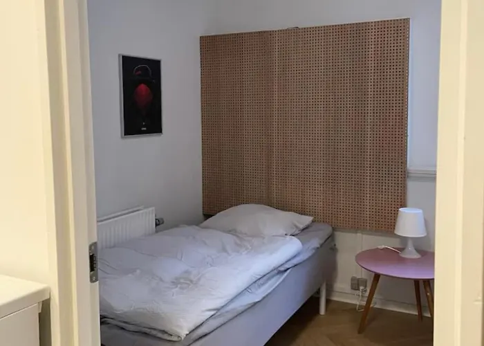 7-bedroom With 2x Private Parking *