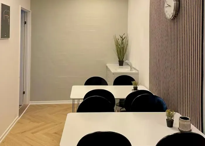 7-bedroom With 2x Private Parking Aalborg